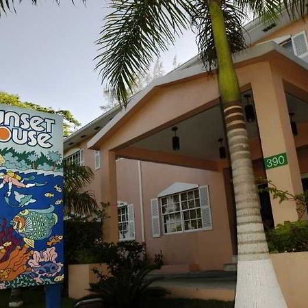 Sunset House Hotel จอร์จทาวน์ ภายนอก รูปภาพ